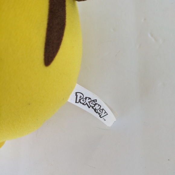 POKEMON PLUSH PIKACHU - Picture 2 of 3